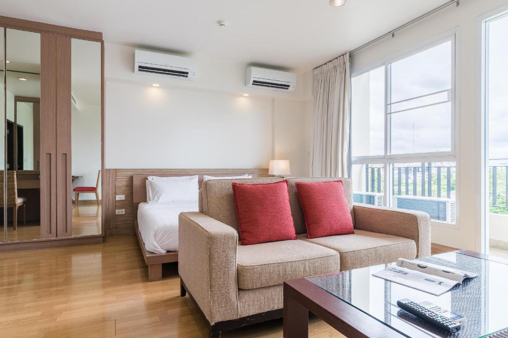 Bangkok Patio Bts Sanam Pao Aparthotel Exterior photo