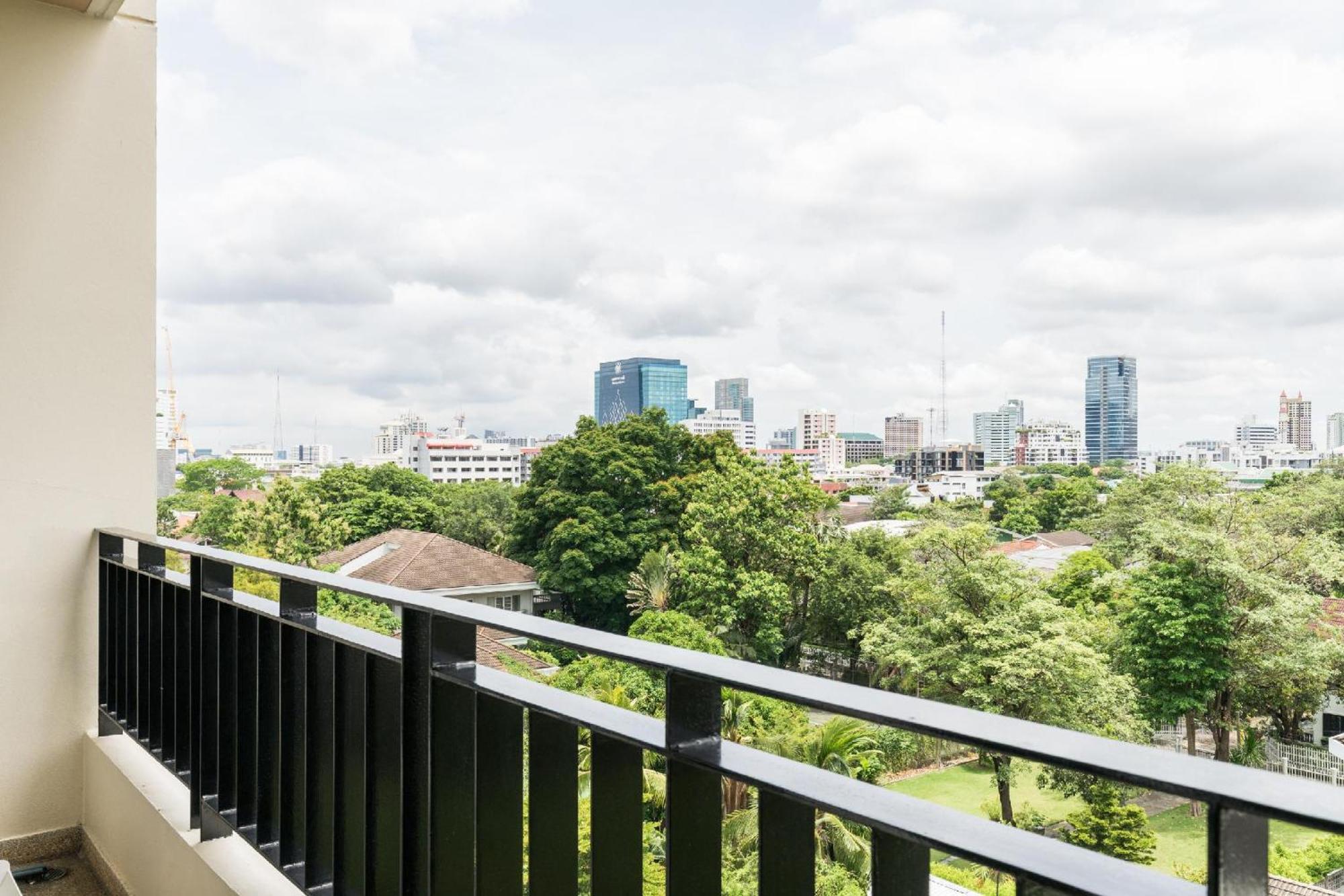 Bangkok Patio Bts Sanam Pao Aparthotel Exterior photo