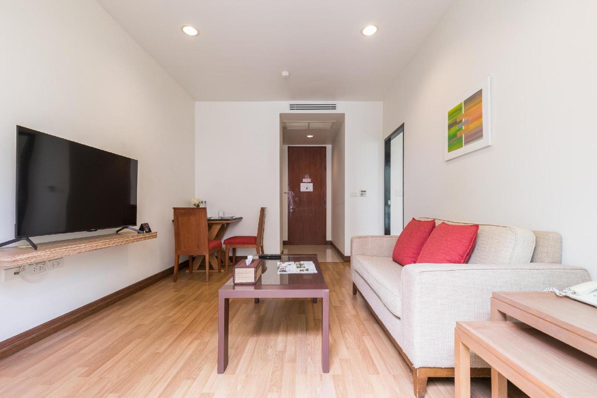 Bangkok Patio Bts Sanam Pao Aparthotel Exterior photo